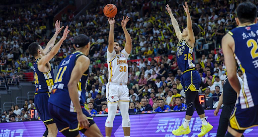 湖人全队齐心战胜快船